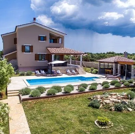 Luxury With 4 Bedrooms And Private Pool