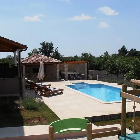 Luxury With 4 Bedrooms And Private Pool Hébergement de vacances *