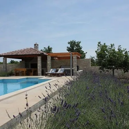 Hébergement de vacances Luxury With 4 Bedrooms And Private Pool Svetvinčenat